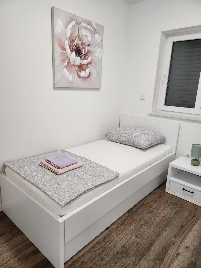 Apartmani M&L I M&J Malinska Zewnętrze zdjęcie